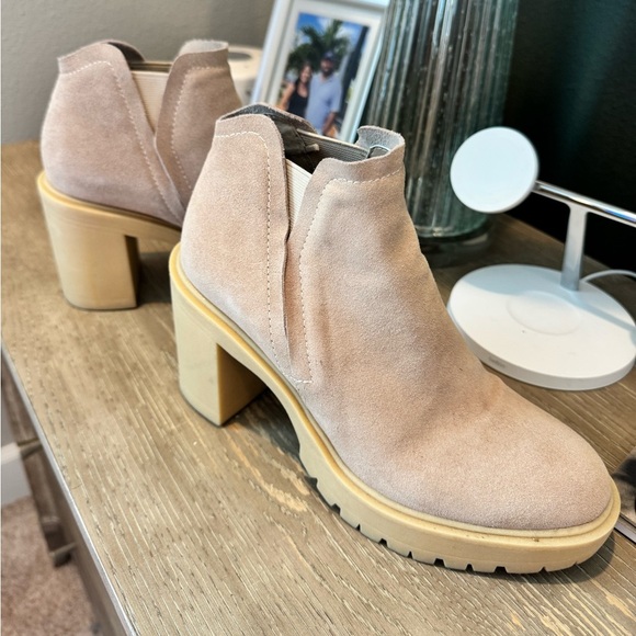Dolce Vita Cashe H20 Suede Lugged Sole Block Heels 8 - Picture 5 of 8